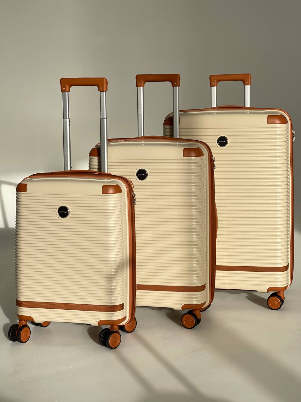Комплект чемоданов MyBag Combo бежевый с коричневыми акцентами — три размера (ручная кладь, средний, большой)