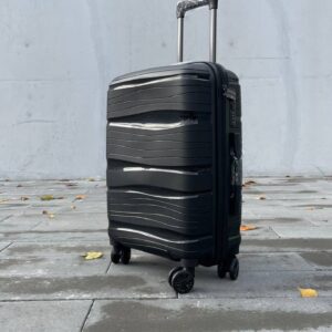 Чемодан Bizon Н04 черный, средний (М)