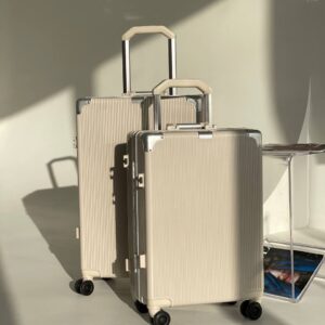 Чемодан Royal молочный М