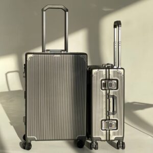 Чемодан Royal серый М